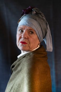 01-05-michael boesen-m2b-pigen med perleøreringen- 50 år efter